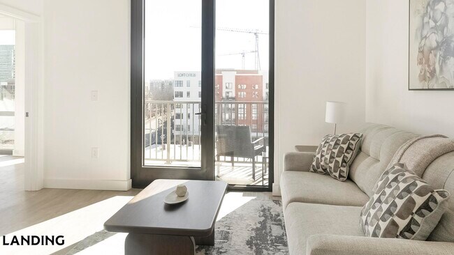 Building Photo - 1007 S Mint St