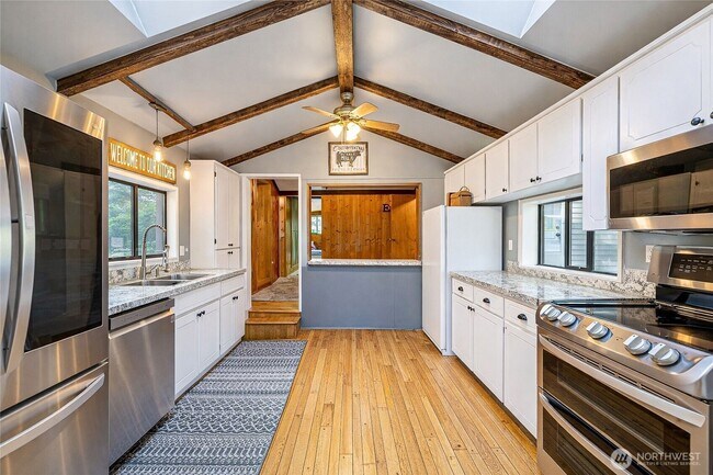 Building Photo - 37627 W Lake Walker Dr SE