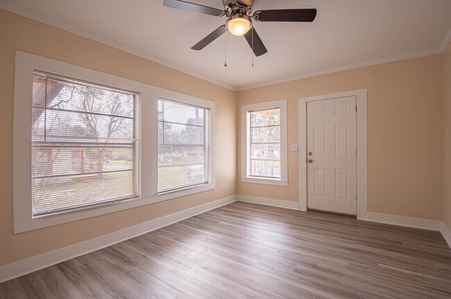 Foto del edificio - 308 Kelley Blvd