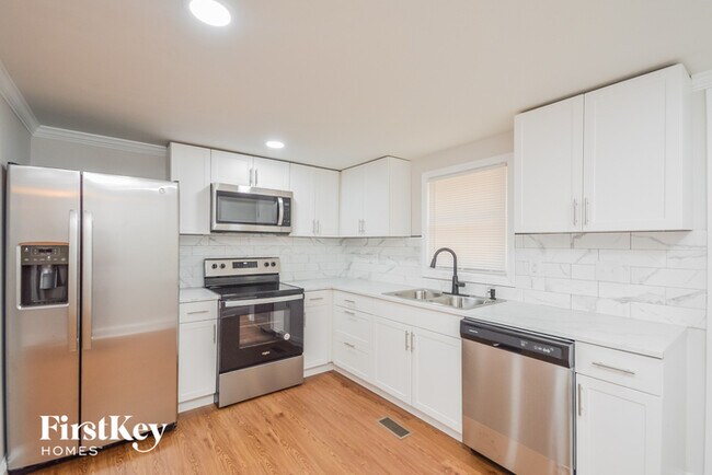 Building Photo - 4687 Clemmons Dr