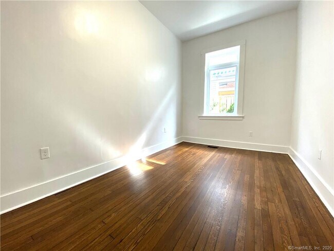 Building Photo - 831 Whalley Ave