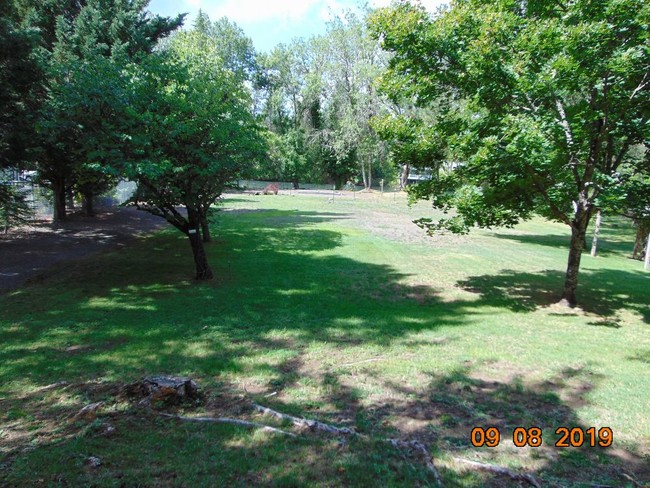 Building Photo - Riverfront Home near Shady Cove