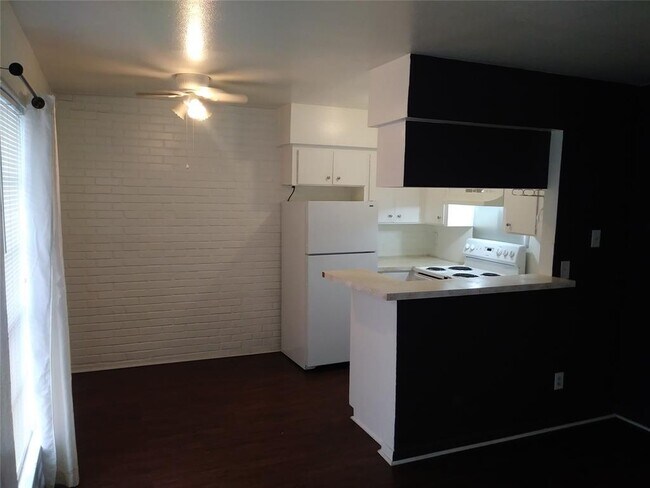 Building Photo - 105 Avondale St