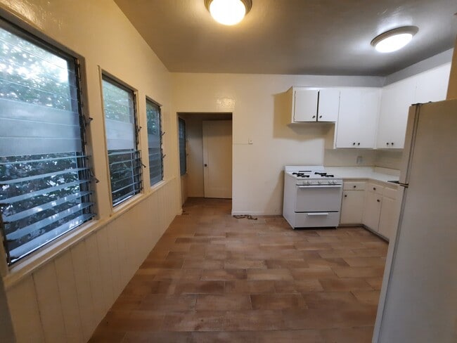 Building Photo - 148 S Bedford Dr