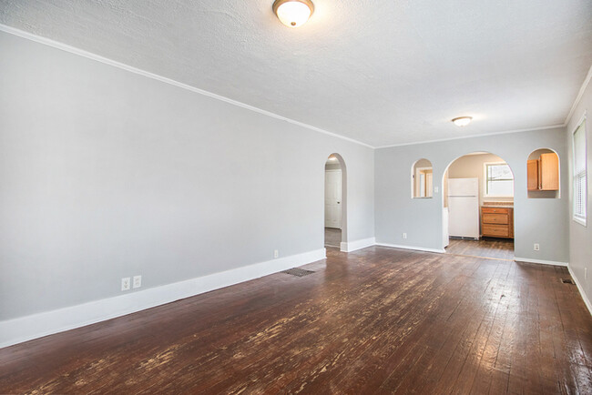 Building Photo - Cute 2 BR Near IUSB w/ Storage Room