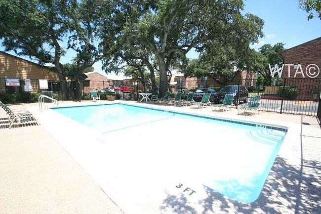 Building Photo - 2 bedroom in SAN MARCOS TX 78666