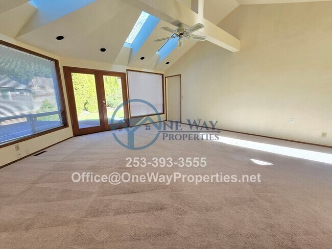 Foto del edificio - Peek A View Views of Chambers Bay!