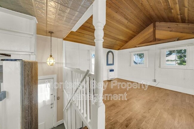 Building Photo - 463 Reeside Ave