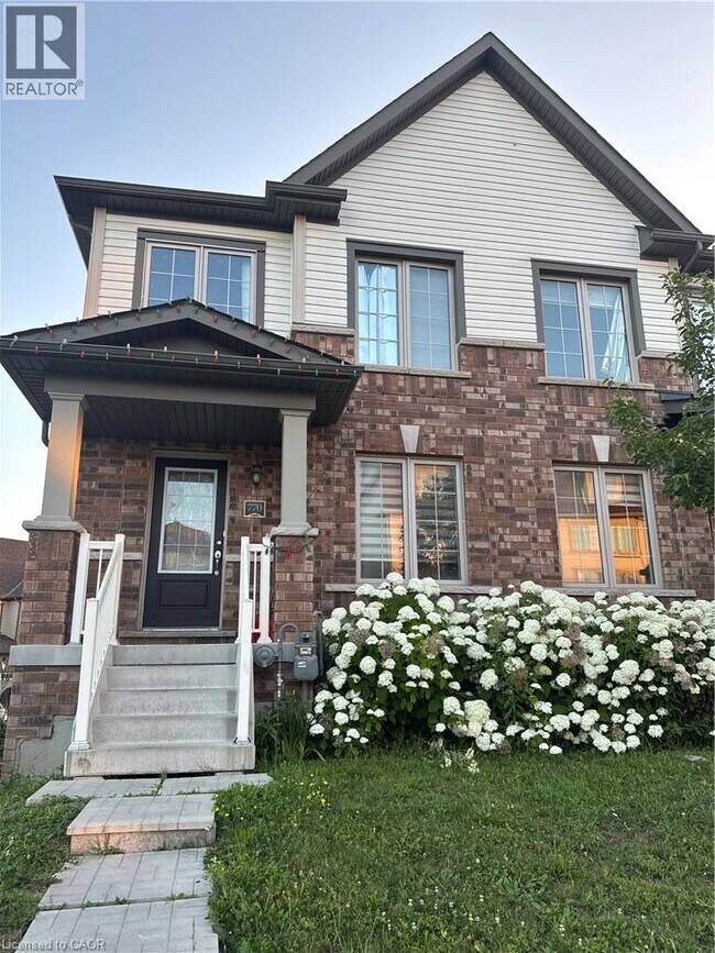 Photo du bâtiment - 770 Linden Dr