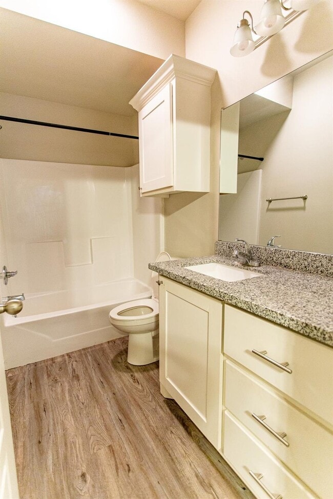 Building Photo - $1,200 OFF FIRST MONTH’S RENT