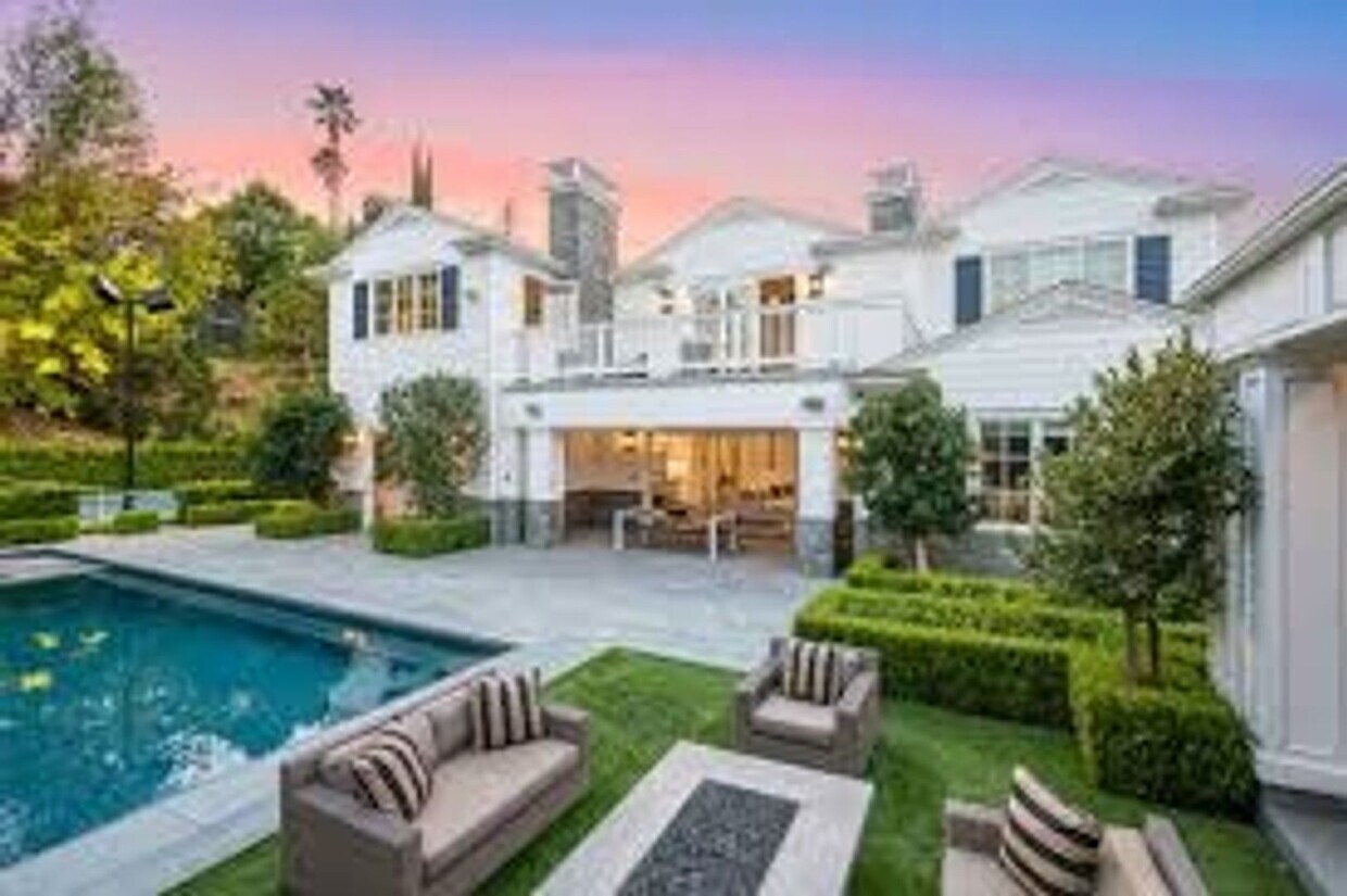 Building Photo - 2084 Clermont St