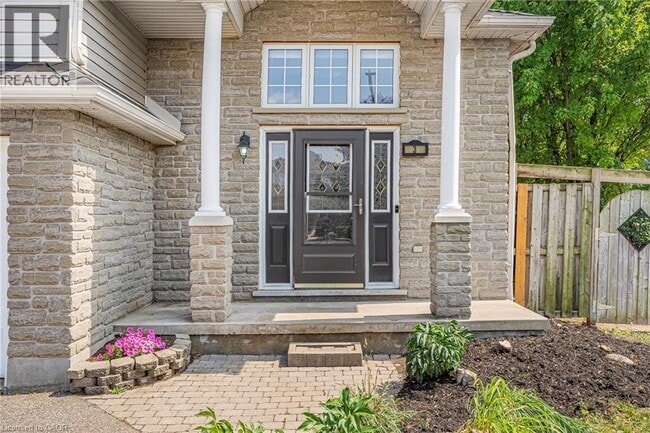 Building Photo - 3 Wisteria Ct