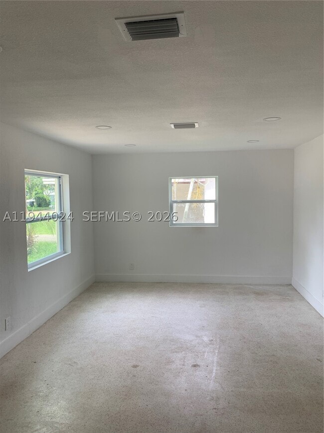 Building Photo - 6740 US-1