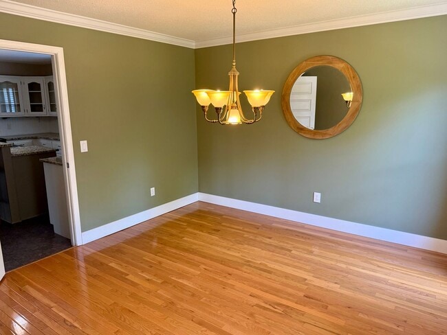 Building Photo - 3053 Woodale Cir