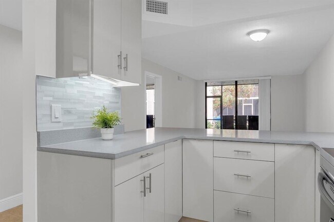 Building Photo - 1256 S Military Trail