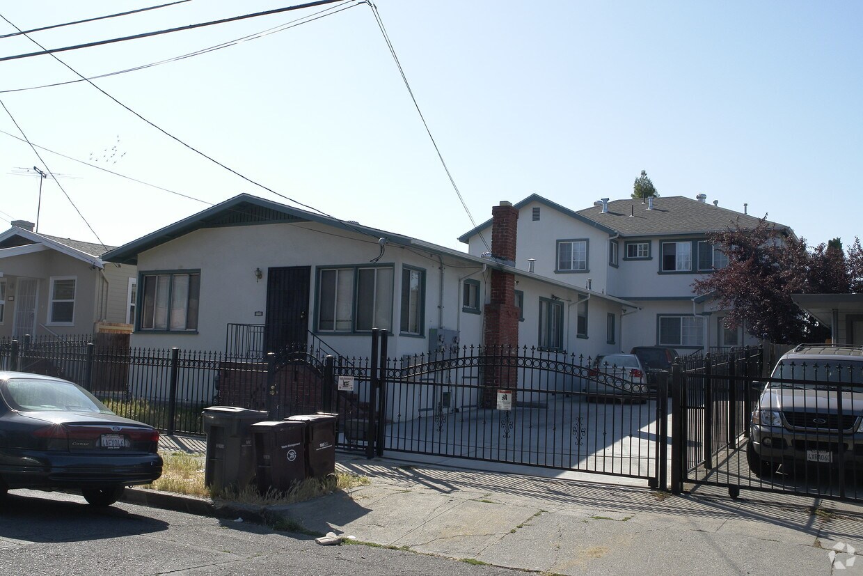 Primary Photo - 2448 Humboldt Ave
