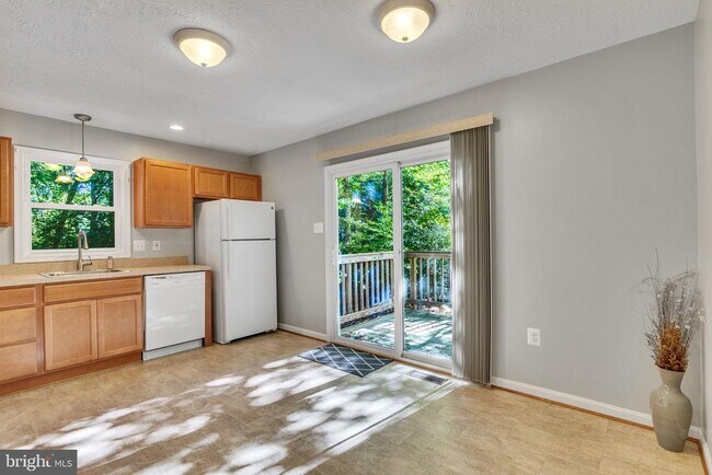 Building Photo - 324 Thunderbird Dr