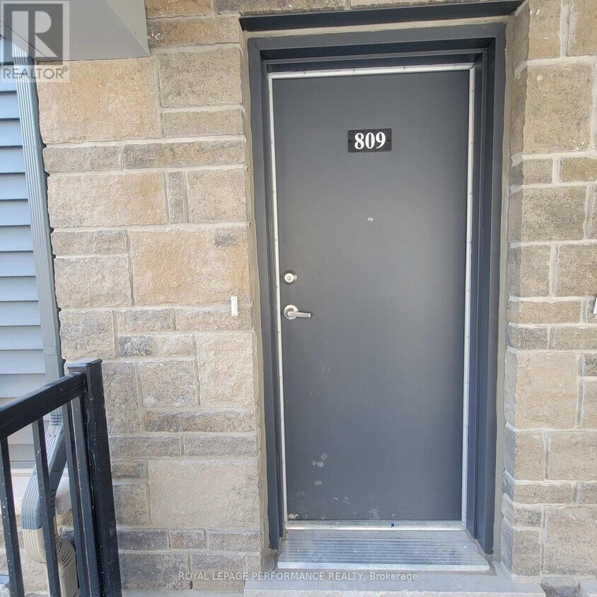 Primary Photo - 809 Arcadian Private