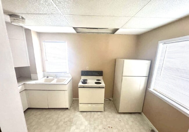 Foto del edificio - 2 bed, 1 bath Lower Unit in Duplex Available!