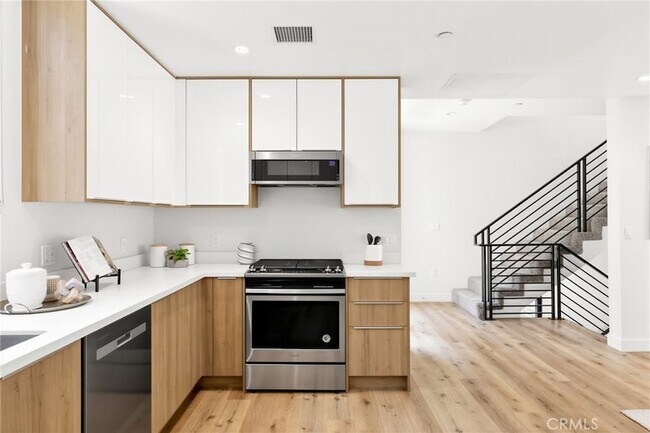 Foto del edificio - 503 N Santa Anita Ave