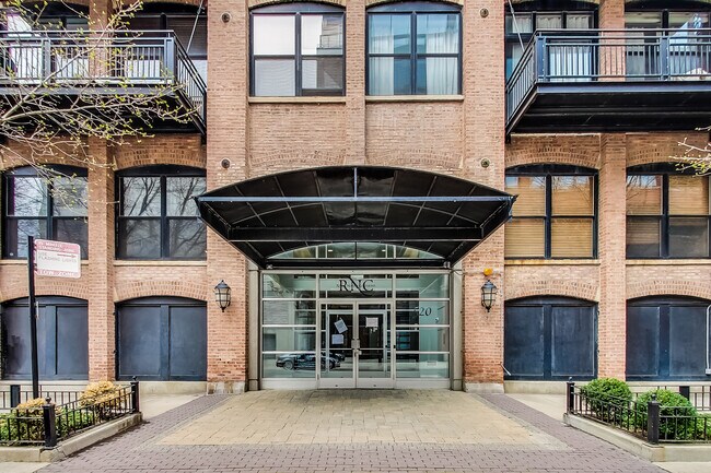 Building Photo - 520 W Huron St