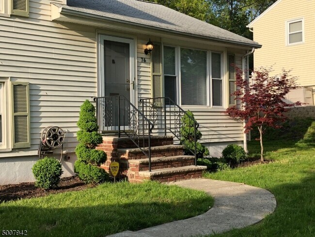 Building Photo - 76 Amelia Ave