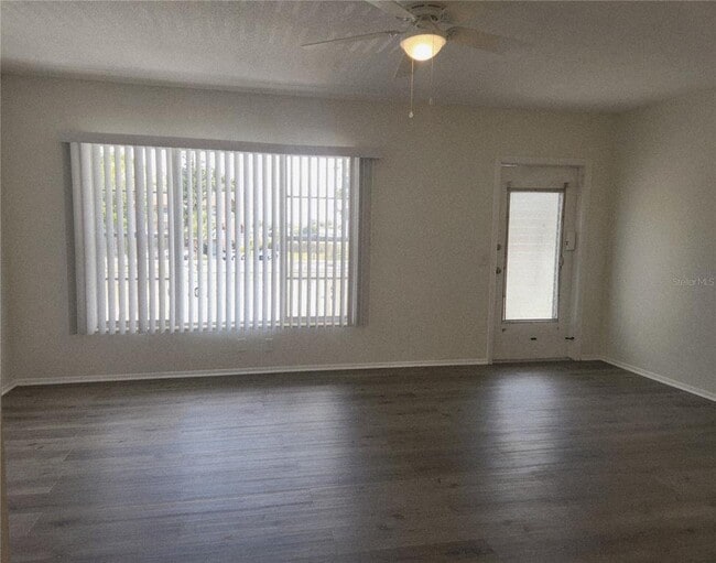 Building Photo - 2459 Columbia Dr