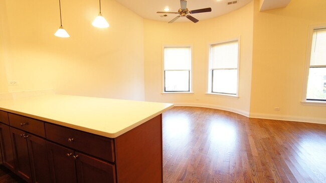 Foto del edificio - 2840 N Albany Ave