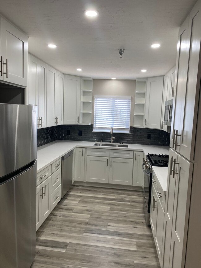 Building Photo - 1 bed, 1 bath River Ridge apartment on 2nd floor!!!