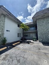 Building Photo - 300 NE 1st Ct
