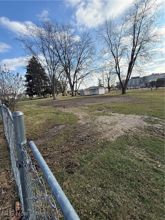 Foto del edificio - 964 Country Club Dr