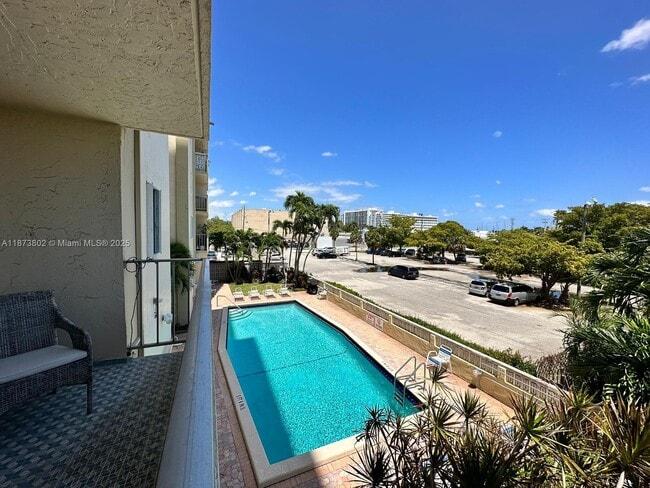 Foto del edificio - 900 NE 18th Ave