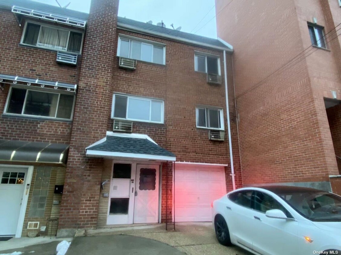 Primary Photo - 135-37 Coolidge Ave