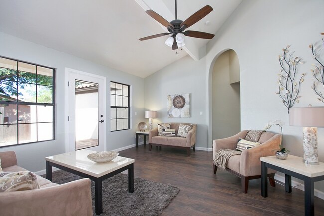 Foto del edificio - 24356 Ysidro Dr