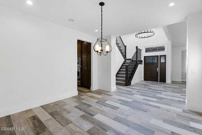 Building Photo - 525 Aqueduct Ct