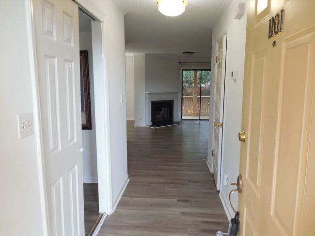 Building Photo - 1101 Colony Pl Dr