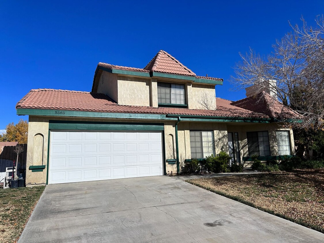 Primary Photo - 4Bed and 3Bath Two Story House in Palmdale