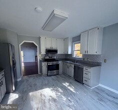 Building Photo - 4209 Oakhill Rd