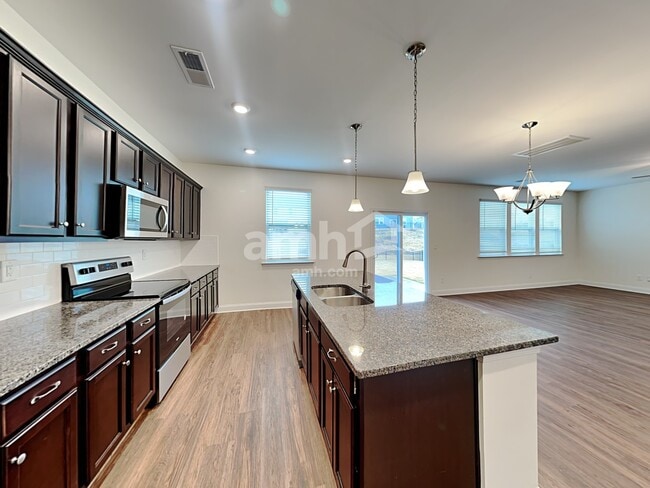 Foto del edificio - 2132 Laurel Vlg Cir