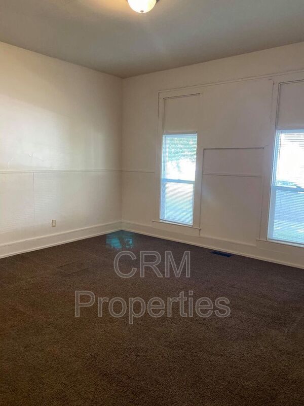 Building Photo - 603 S Main St