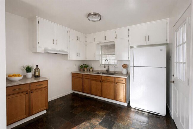 Foto del edificio - 600 Springdale Rd