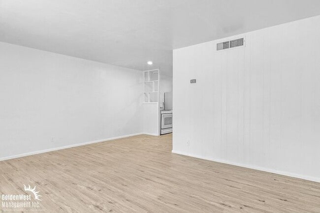Building Photo - Updated 2Bdm 1Ba in Apartment Community!
