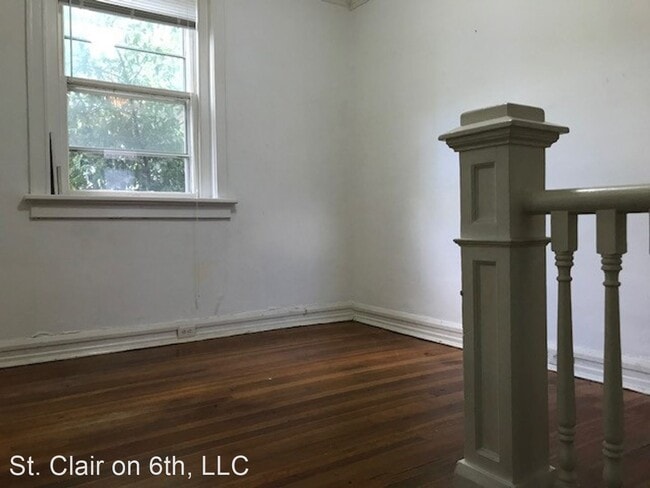 Building Photo - 500 E 6th St