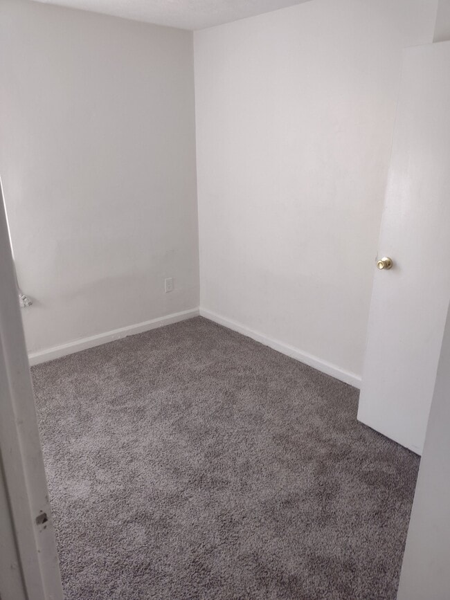 Photo - 2556 Beekman St Apartment
