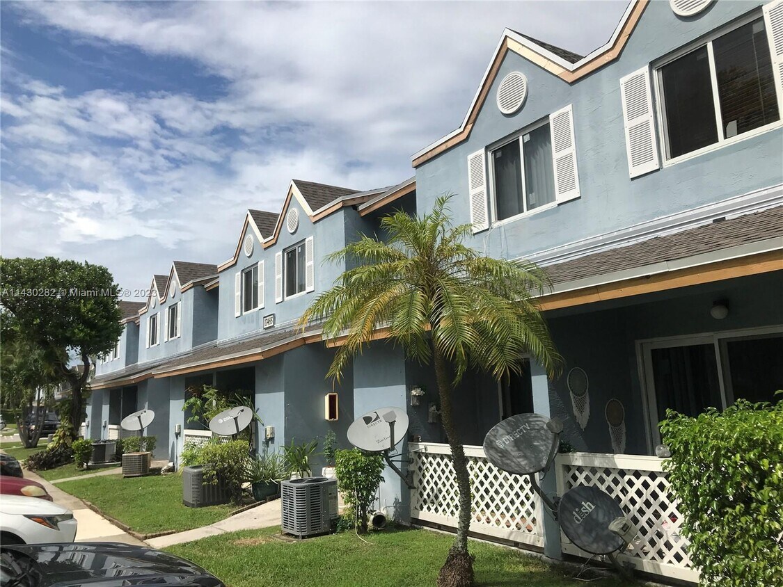 Foto principal - 17485 NW 67th Ct