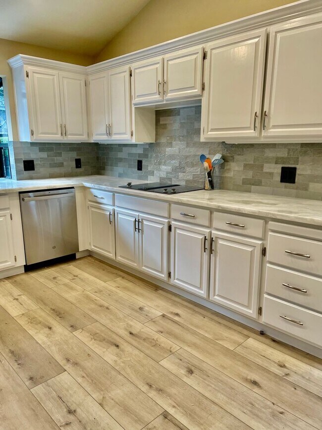 Building Photo - 109 Winding Canyon Ln