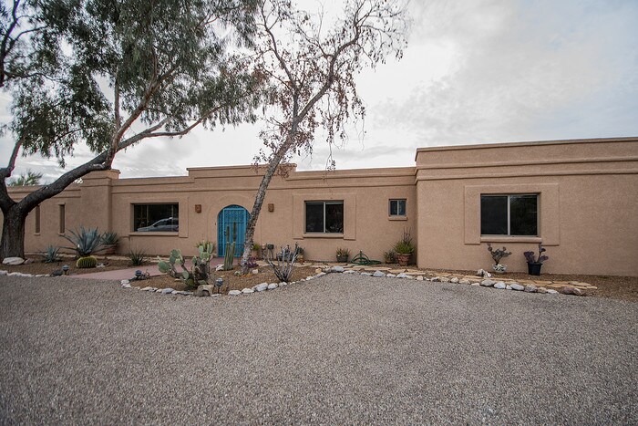 Primary Photo - Cozy Catalina Foothills Home!
