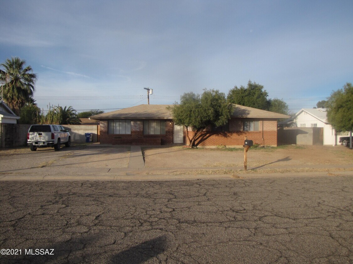 6444 E Calle Luna, Tucson, AZ 85710 House Rental in Tucson, AZ