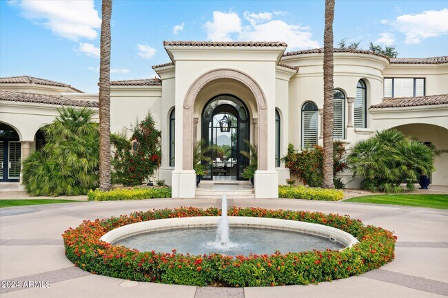 Building Photo - 8403 N El Maro Cir