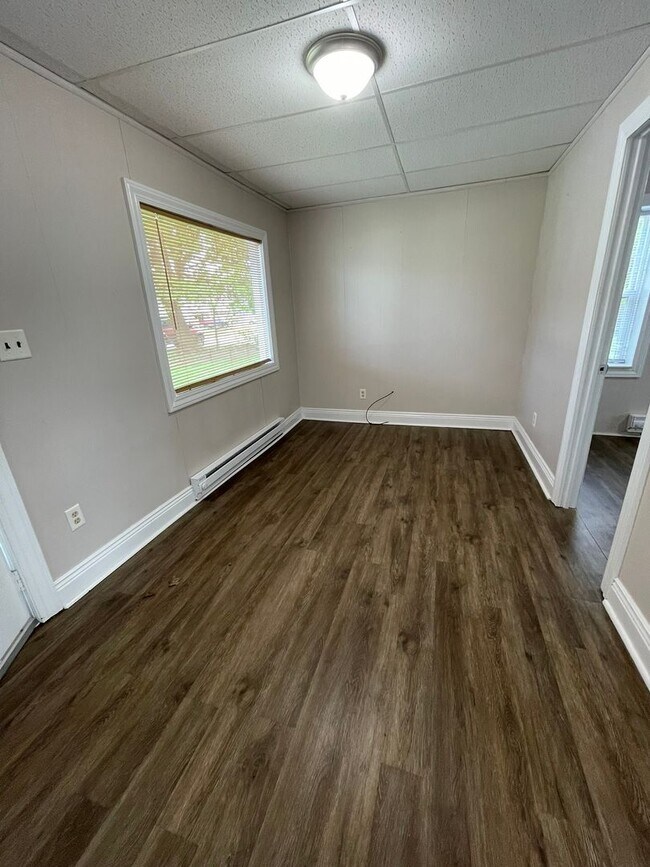 Building Photo - 3901 W Ridge Rd